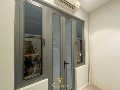 Vách tổ ong trên kính